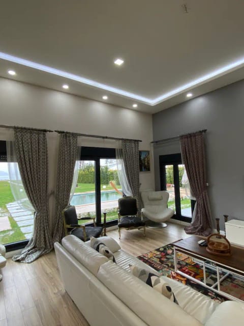 listing card gallery