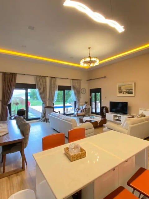 listing card gallery