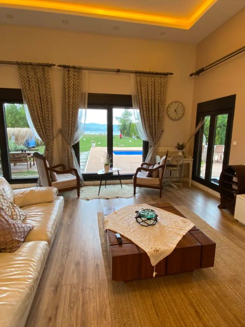 listing card gallery