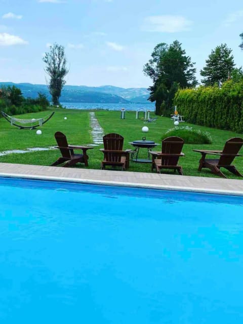 listing card gallery