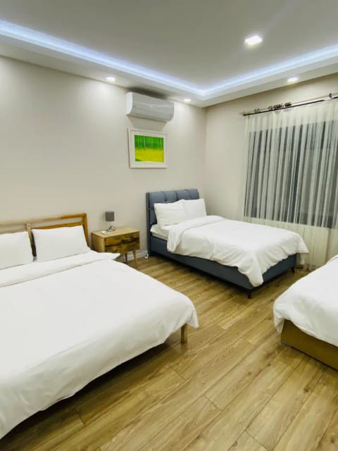 listing card gallery